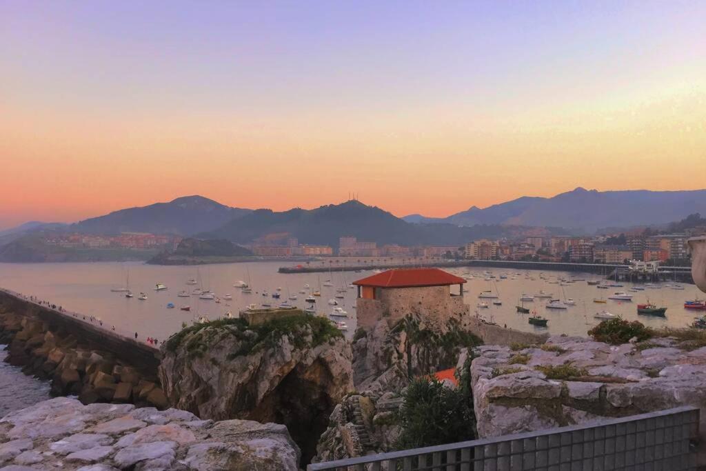Apto Urbanización Piscina Céntrico Garaje Incluido Castro Urdiales Esterno foto