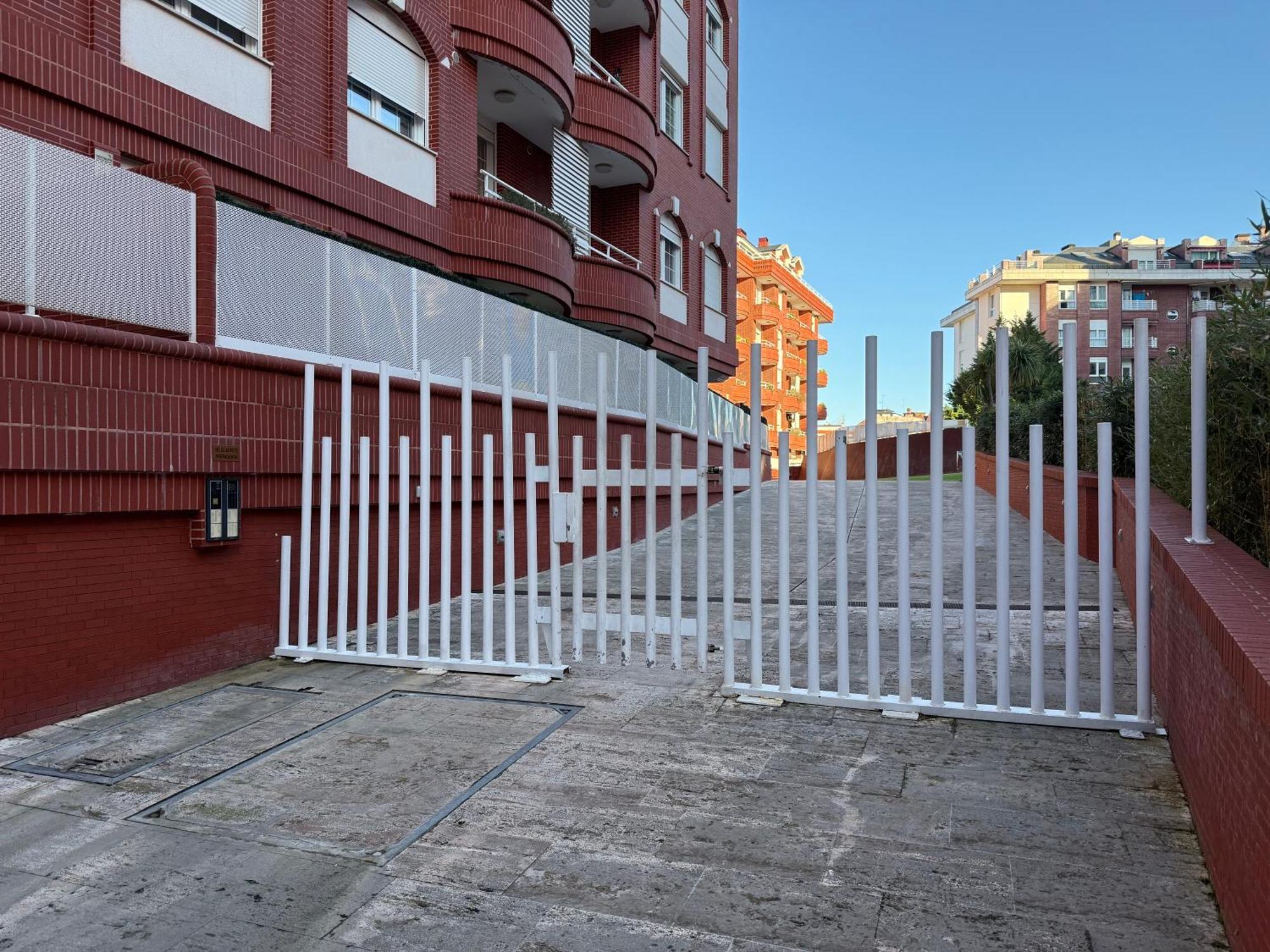 Apto Urbanización Piscina Céntrico Garaje Incluido Castro Urdiales Esterno foto
