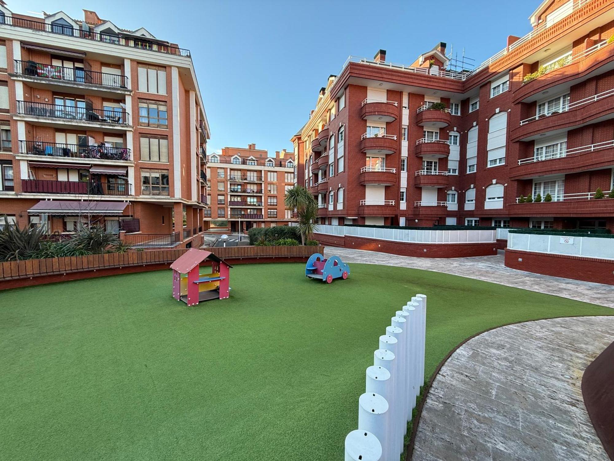 Apto Urbanización Piscina Céntrico Garaje Incluido Castro Urdiales Esterno foto
