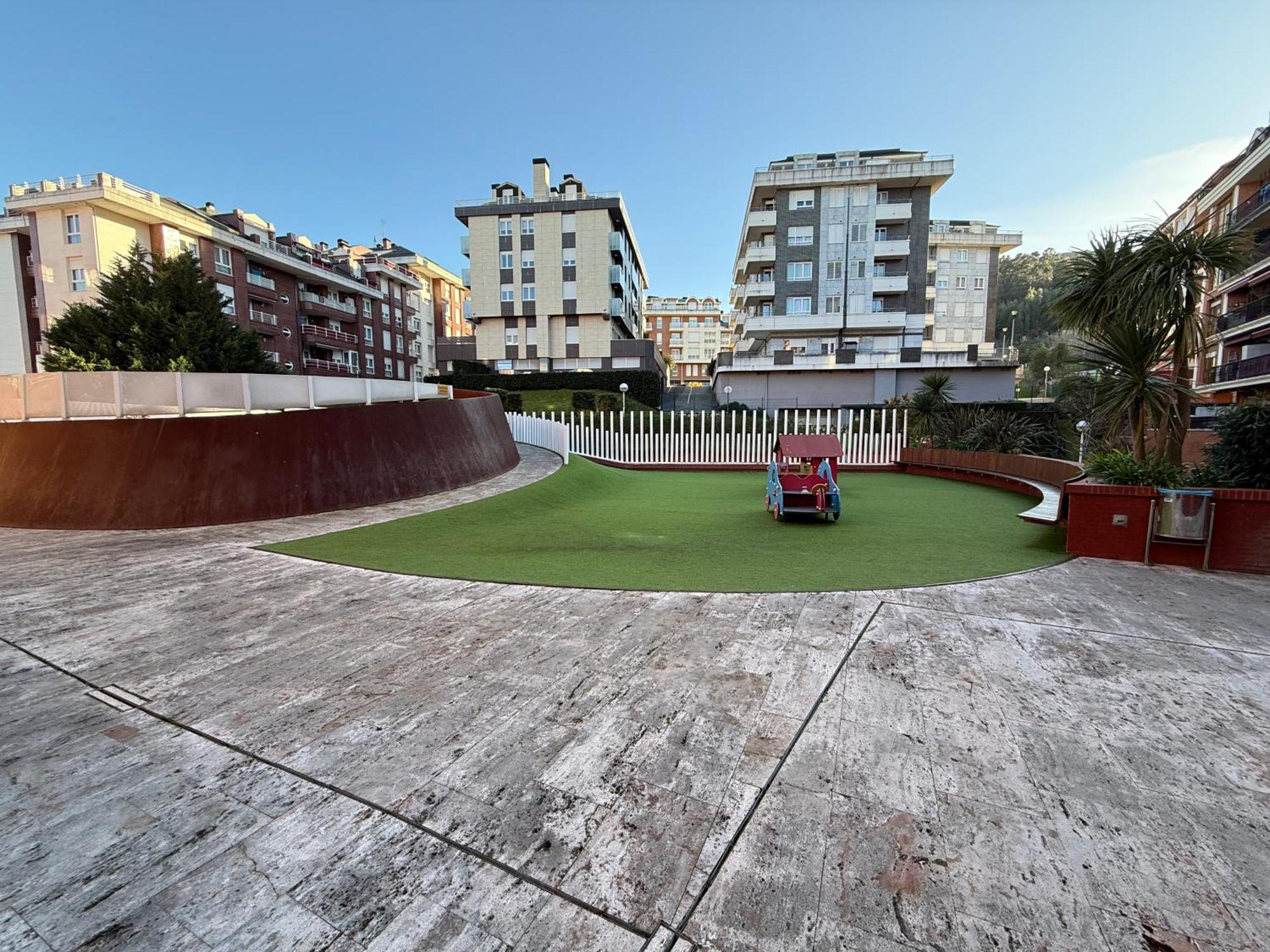 Apto Urbanización Piscina Céntrico Garaje Incluido Castro Urdiales Esterno foto