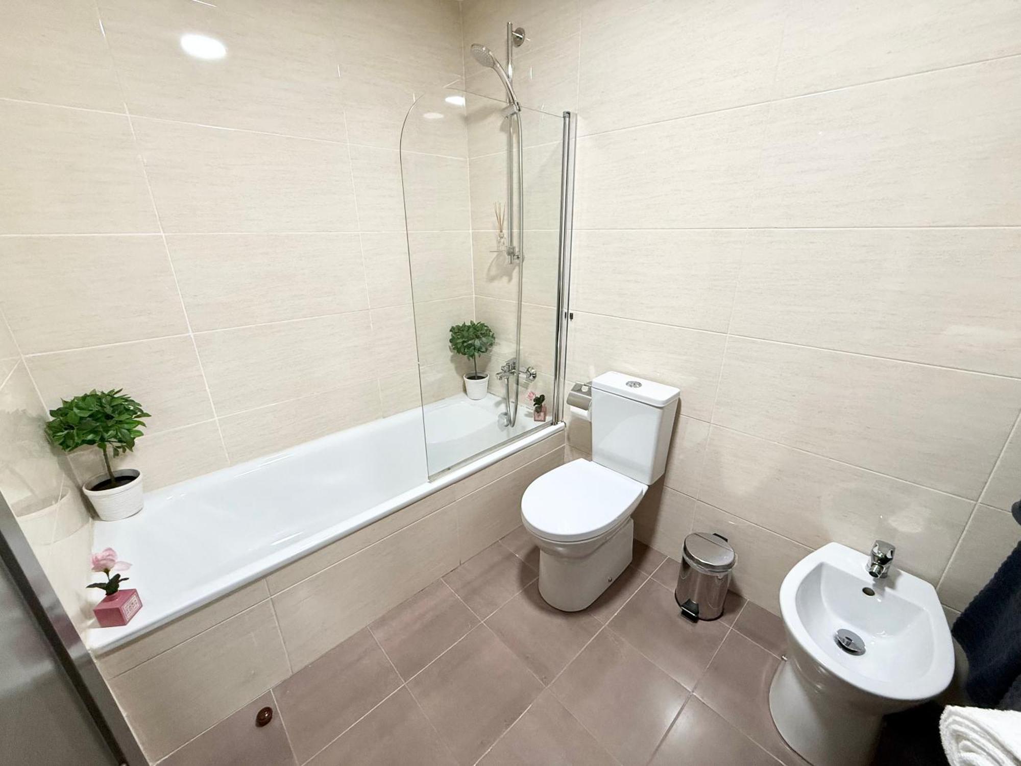 Apto Urbanización Piscina Céntrico Garaje Incluido Castro Urdiales Esterno foto